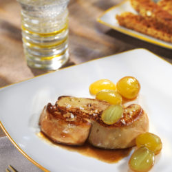 Escalopes de foie gras poêlé aux raisins
